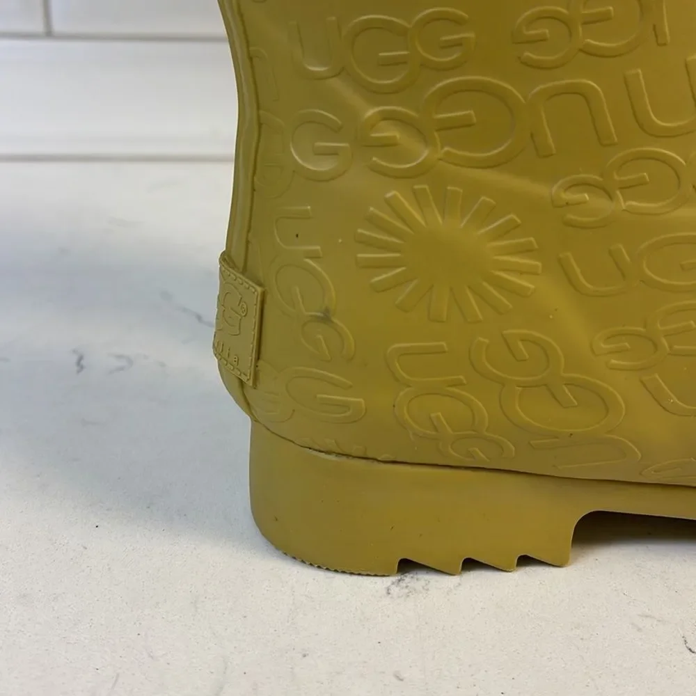 UGG Women’s Wilshire Logo Rubber Rain Boot Size 5, Mustard Yellow